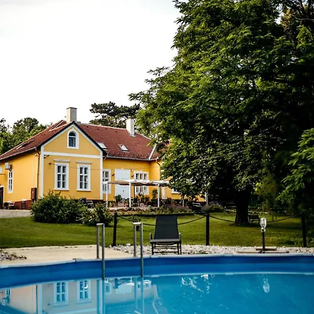 Tusculanum Udvarhaz Bed & Breakfast Mindszentkálla