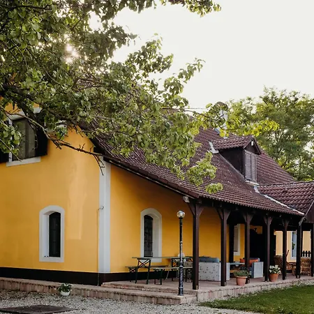 Bed & Breakfast Tusculanum Udvarhaz