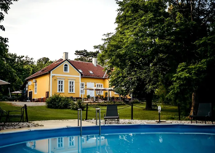 Tusculanum Udvarhaz Bed and Breakfast Mindszentkálla